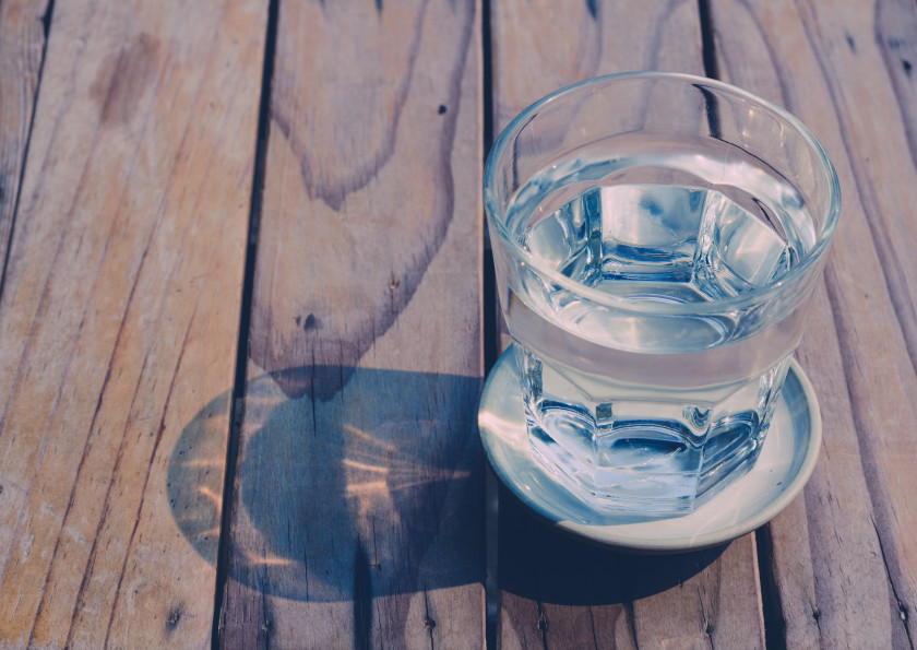 eating out on a budget: tap water