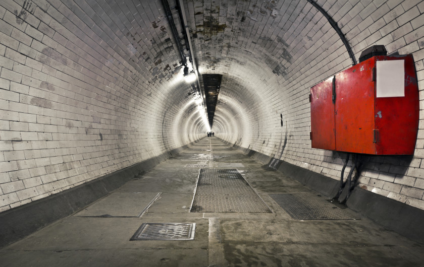 student travel london underground: tunnel