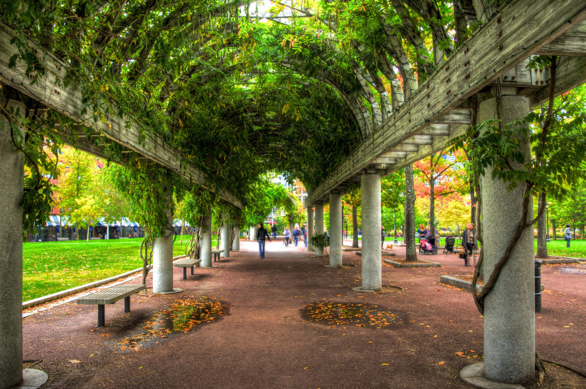 study spots for students in boston: christopher columbus park